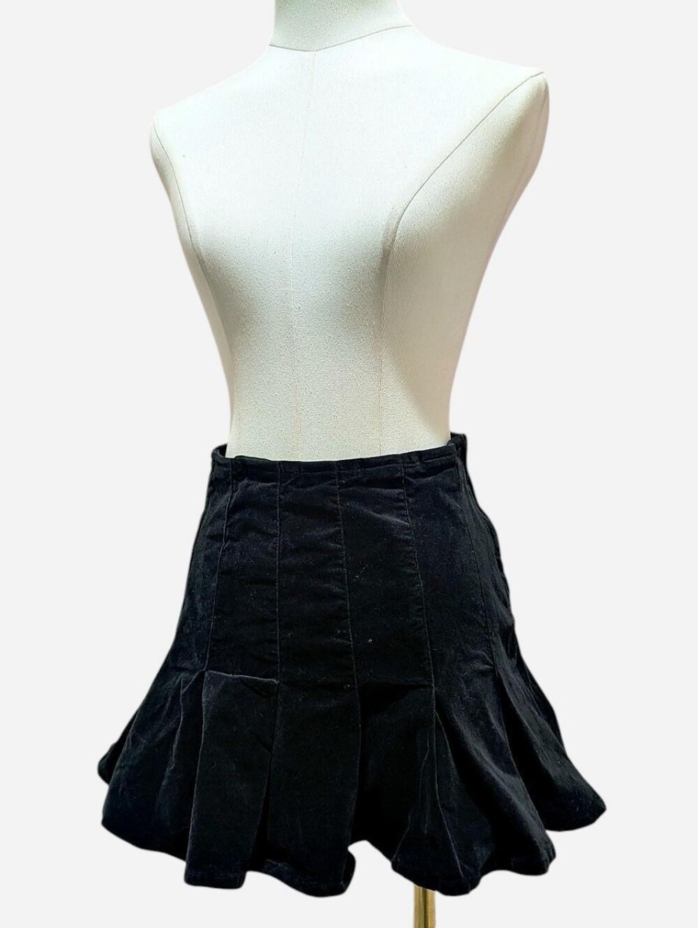 Forever 21 Black Velvet Pleated Schoolgirl Mini Skirt (Small) ‼️Price is firm